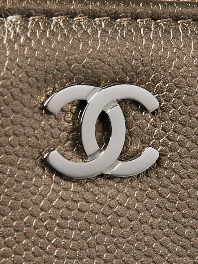 Chanel Bi-Color Bronze/Black Leather Medium O Zip Case in Black Leather from Yoogis, photo 5 of 8