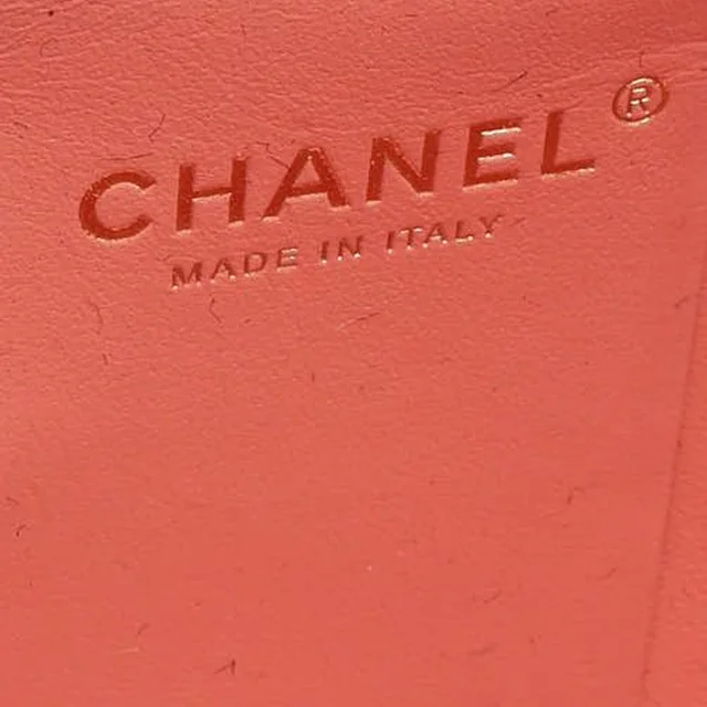 Chanel Afternoon Tea Vanity Bag in Patent leather from A Retro Tale, photo 7 of 10