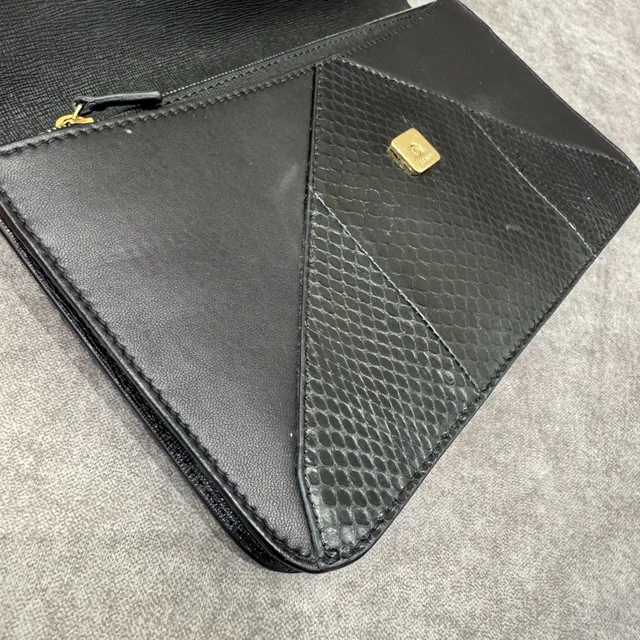 Fendi 2Jours Small Black Envelope Clutch Bag in Black calfskin, Metal, smooth calfskin from Reowned, photo 9 of 9