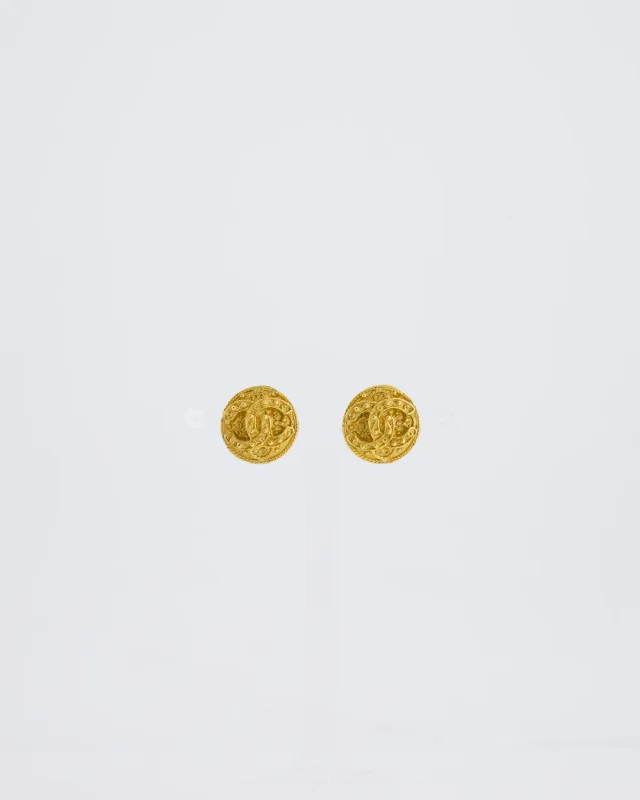 Chanel Coco Mark Vintage CC Textured Clip-On Earrings from Sellier, photo 2 of 6