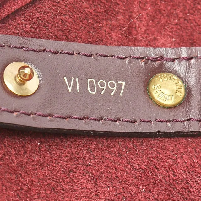 Louis Vuitton Taiga Helanga 1 Poche Travel Bag in Leather from A Retro Tale, photo 10 of 10