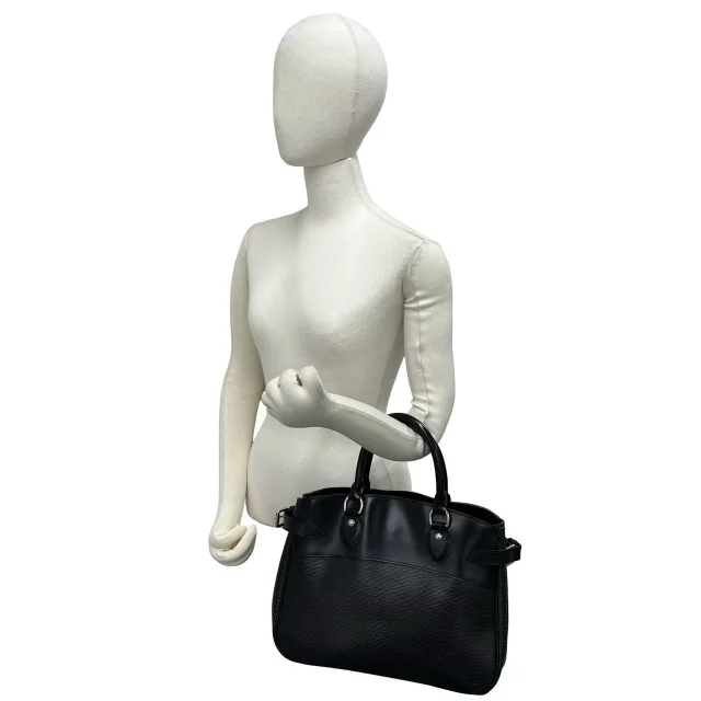 Louis Vuitton Passy PM Epi Leather Handbag in Black Leather from LuxUness, photo 2 of 10
