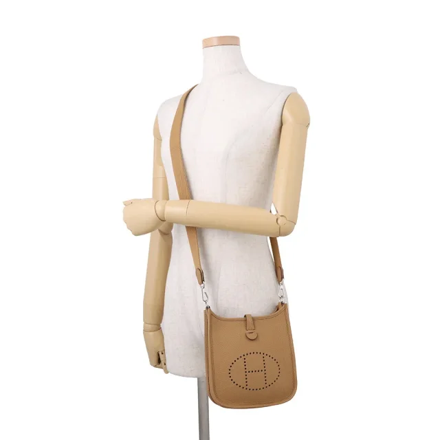 Hermès Evelyne Long Biscuit Taurillon Clemence Size TPM in Clemence leather from GALLERY RARE, photo 6 of 11