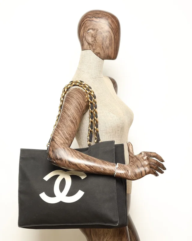 Chanel CC Chain Tote Bag in Canvas from A Retro Tale, photo 10 of 11