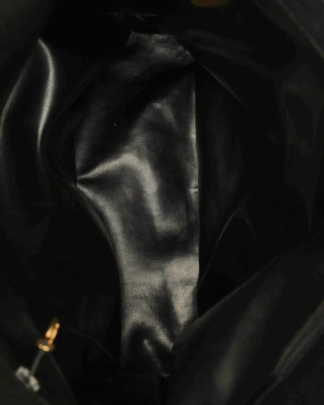 Chanel CC Caviar Tote Bag in Caviar leather from A Retro Tale, photo 9 of 10
