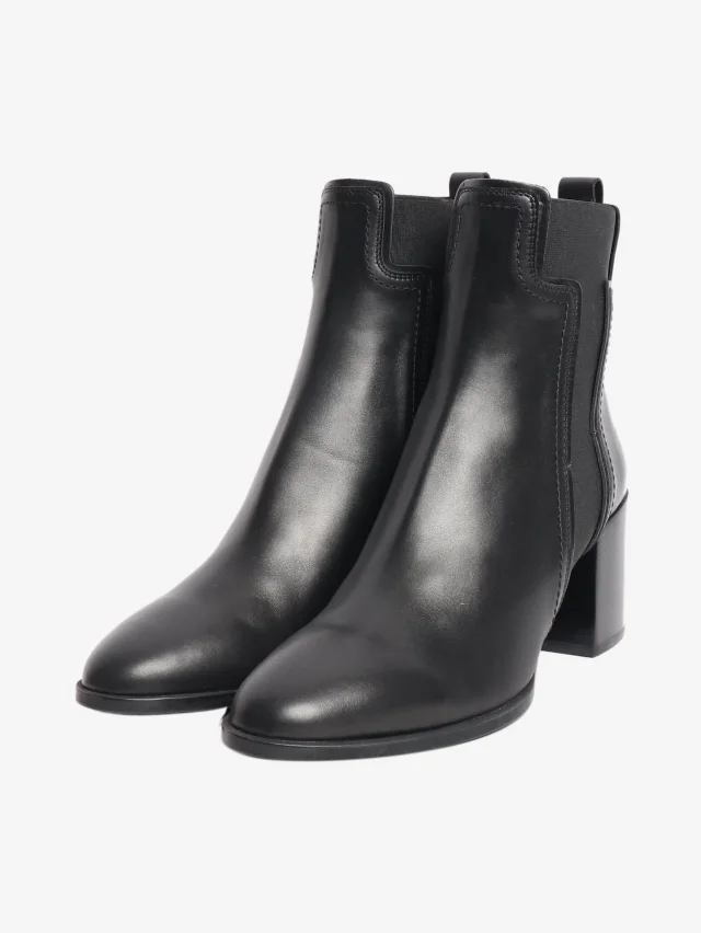 Tod's Black ankle boots - size EU 40 (UK 7) in Black Leather from Sign of the Times, photo 2 of 7