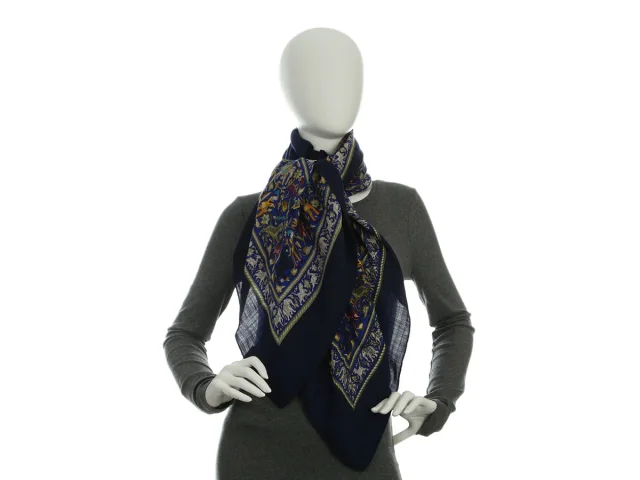 Hermès Chasse en Inde Cashmere Silk Shawl 140cm in Silk from Ann's Fabulous Finds, photo 4 of 5