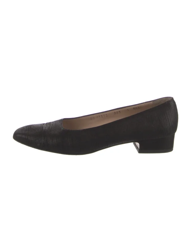Ferragamo Leather Pumps in black Leather from The RealReal