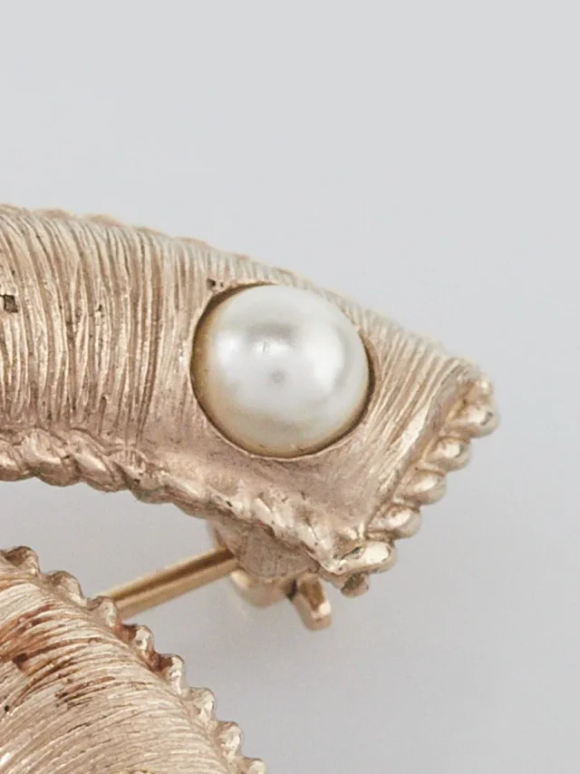 Chanel Gold and Faux Pearl Textured CC Brooch in Gold from Yoogis, photo 6 of 9