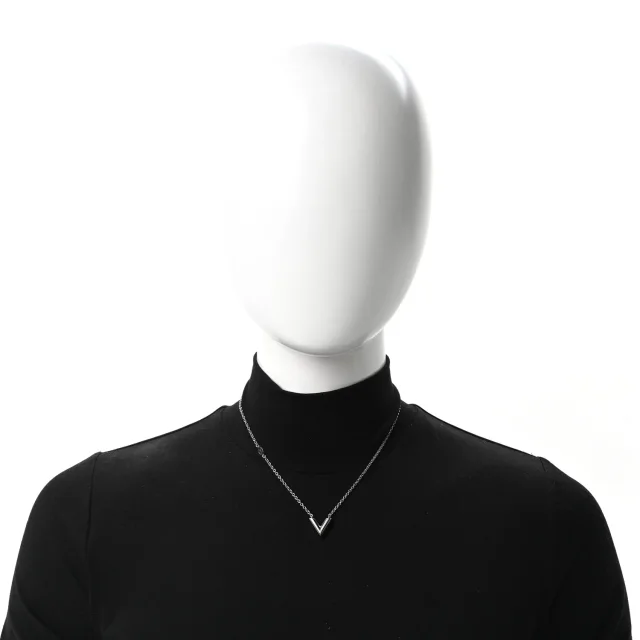 Louis Vuitton Metal Essential V Supple Necklace Silver in Silver from FASHIONPHILE, photo 2 of 5