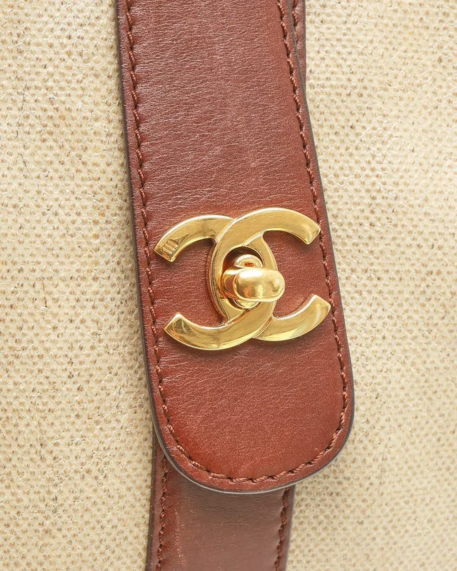 Chanel Linen Canvas Tote Bag in Canvas from A Retro Tale, photo 6 of 13