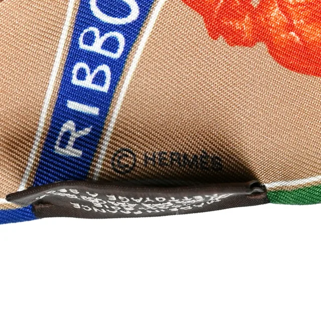 Hermès Funny Ice Cream Twilly Beige Dore Emeraude in White Silk from FASHIONPHILE, photo 4 of 7