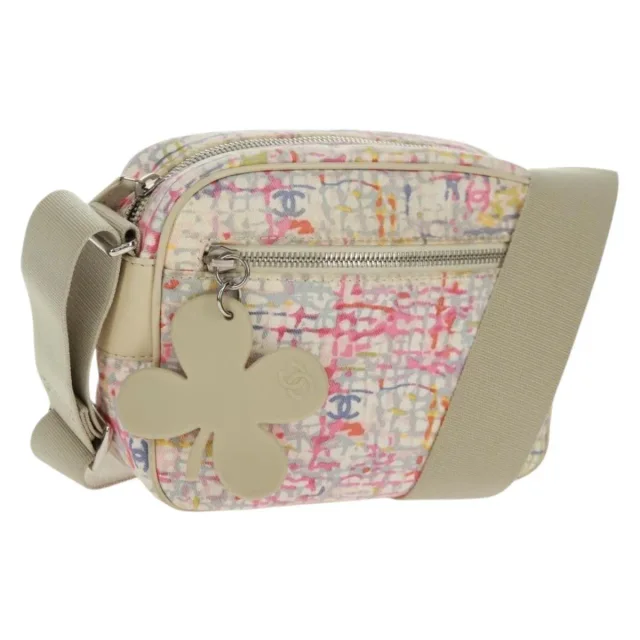 Chanel Vintage Clover Camera Printed Canvas Multicolour Bag in Multicolor Canvas from HEWI, photo 20 of 24