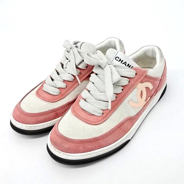 Chanel 샤넬 스웨이드 스니커즈 from GUGUS