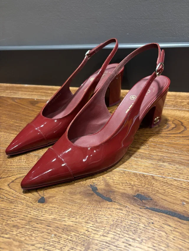 Chanel Burgundy Patent Leather 39,5 Shoes in Burgundy Patent leather from HEWI