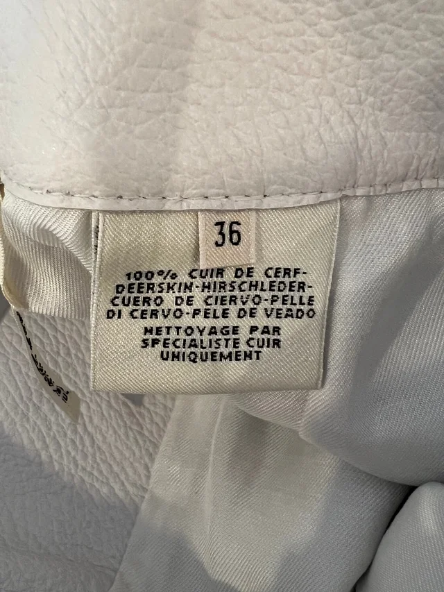 Hermès White Leather Shorts with White Pearl Logo Button Size FR 36 (UK 8) in White Leather from Sellier, photo 2 of 2