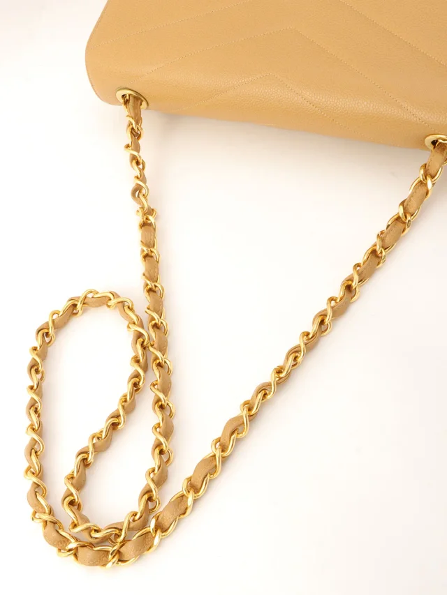 Chanel 2005-era caviar skin V-stitch CC turn-lock chain bag, beige in Beige Caviar leather from VINTAGE QOO TOKYO, photo 11 of 14