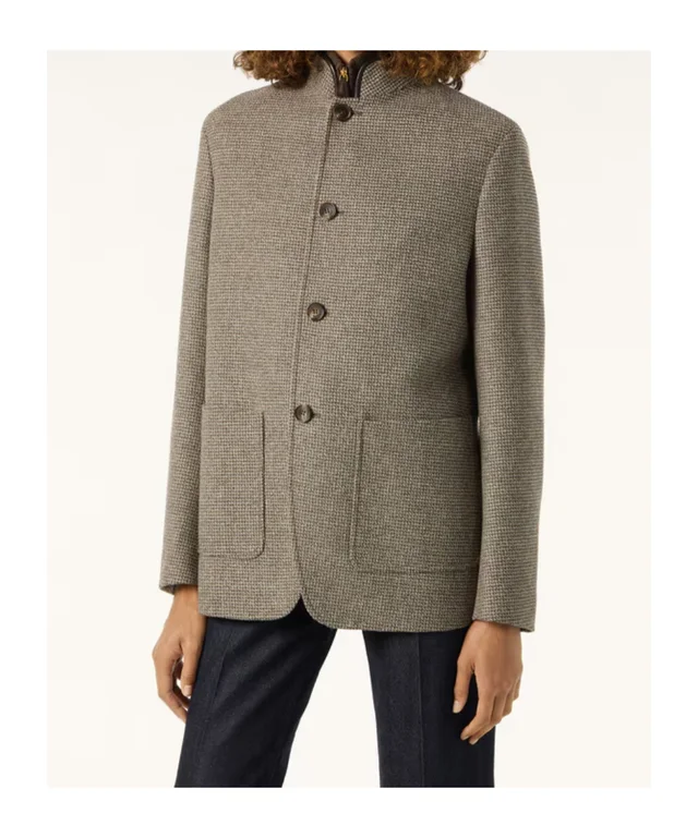 Loro Piana Spagna Mini Jacket in Virgin wool 100% Details: Single Row Buttons Description: The iconic Spagna jacket, first introduced in 1998, is reworked with a more fitted…, photo 5 of 8 from SENSER