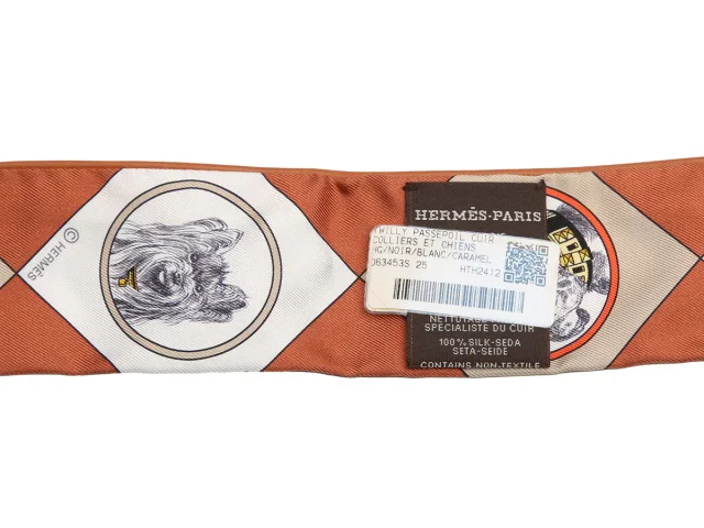 Hermès Passepoil Cuir Collier et Chien Forever Silk Twilly in Silk from Ann's Fabulous Finds, photo 3 of 4