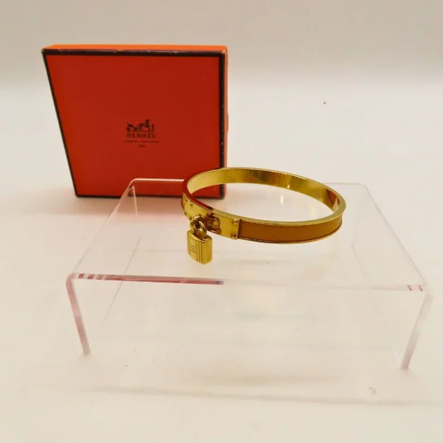 Hermès Kelly Bracelet Size 19 in Yellow Enamel from LuxUness, photo 10 of 10