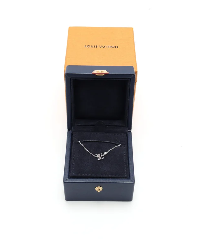 Louis Vuitton Idylle Blossom 18kt White Gold and 0,03ct Diamond Necklace in White from A Retro Tale, photo 2 of 4