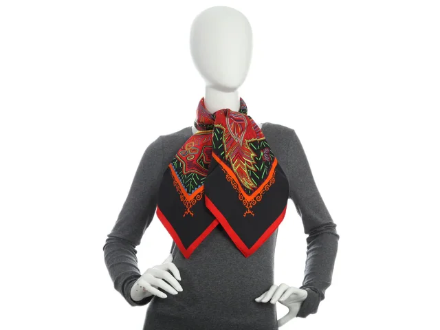 Hermès Légende Kuna Peuple de Panama Silk Scarf 90cm in Silk from Ann's Fabulous Finds, photo 6 of 6