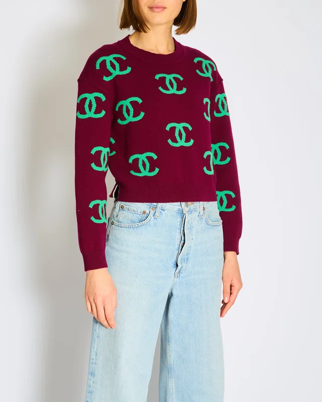 Chanel 21/P Burgundy Cashmere Sweater with Green CC Logo Detail Size FR 36 (UK 8) in Burgundy Cashmere from Sellier