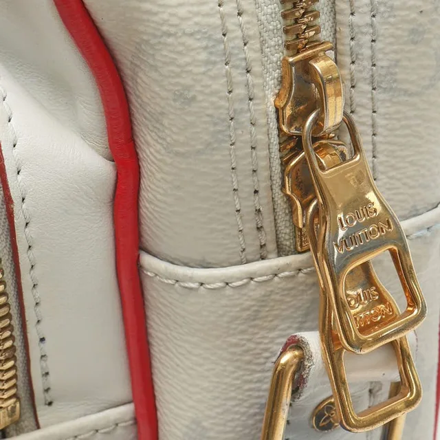 Louis Vuitton x NBA Monogram Nil Messenger Antarctica Bag in Coated canvas from A Retro Tale, photo 7 of 11