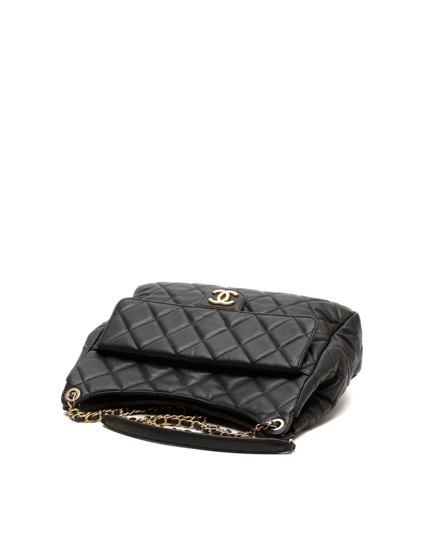 Chanel Caviar Large Wavy CC Bag in Caviar leather from A Retro Tale, photo 4 of 9