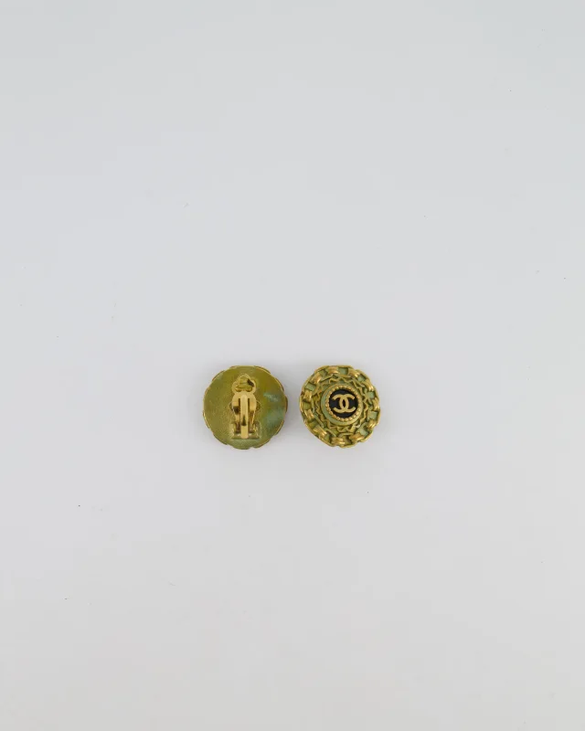 Chanel 94A Vintage CC Brushed Gold Matelasse Round Small Clip-On Earrings with Black Detailing in Black from Sellier, photo 3 of 6