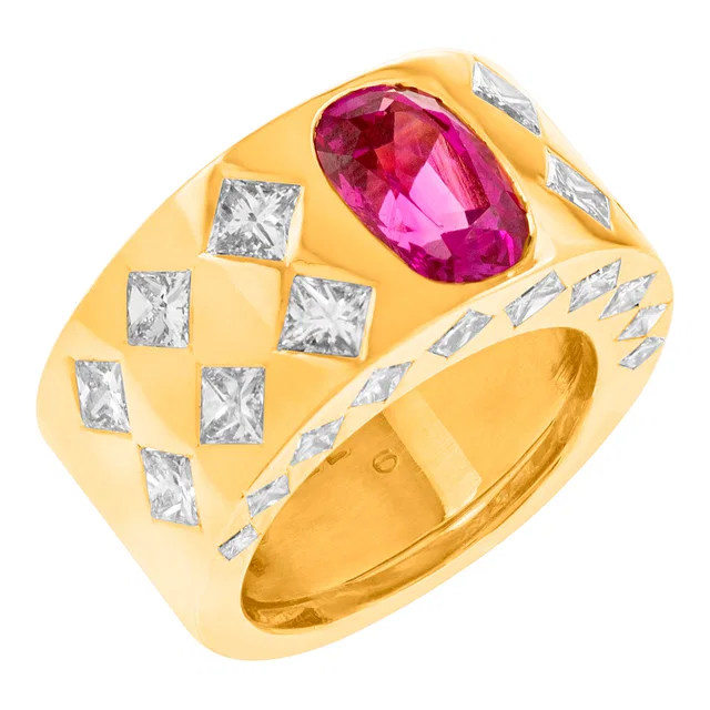 Chanel GIA certified Purplish Pink Sapphire ring in 18K with diamonds in Pink Yellow Gold from Gray And Sons