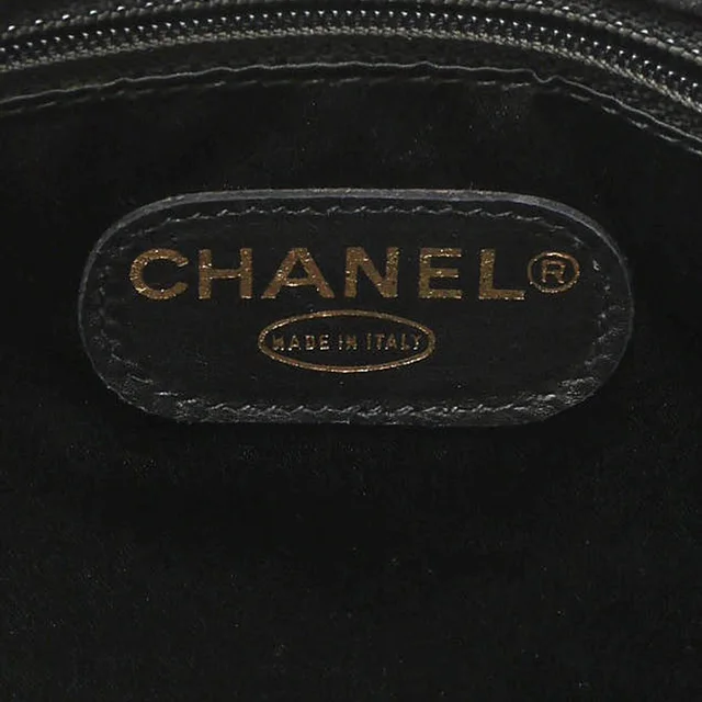 Chanel Lambskin Shoulder Tote Bag in Lambskin from A Retro Tale, photo 10 of 13
