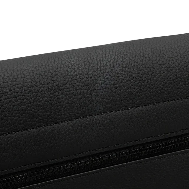 Louis Vuitton takeoff messenger NoirM57080 Grain Leather in Leather from GALLERY RARE, photo 6 of 12