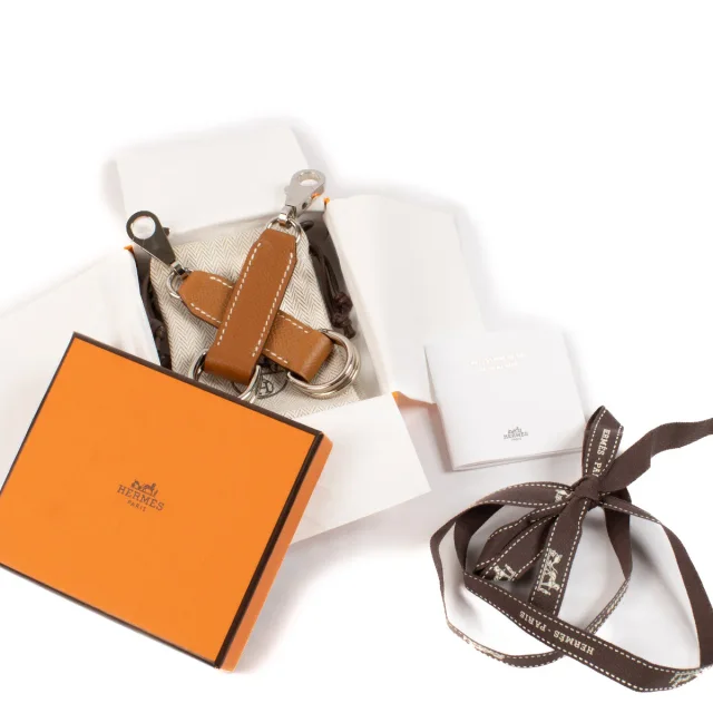 Hermès Epsom Attaché Soie Strap Extenders in Gold Epsom leather from Labellov, photo 2 of 4