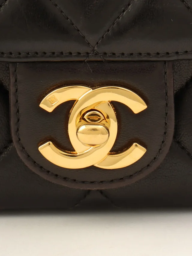 Chanel CC turn-lock chain bag, circa 1995, black in Black Lambskin from VINTAGE QOO TOKYO, photo 7 of 14