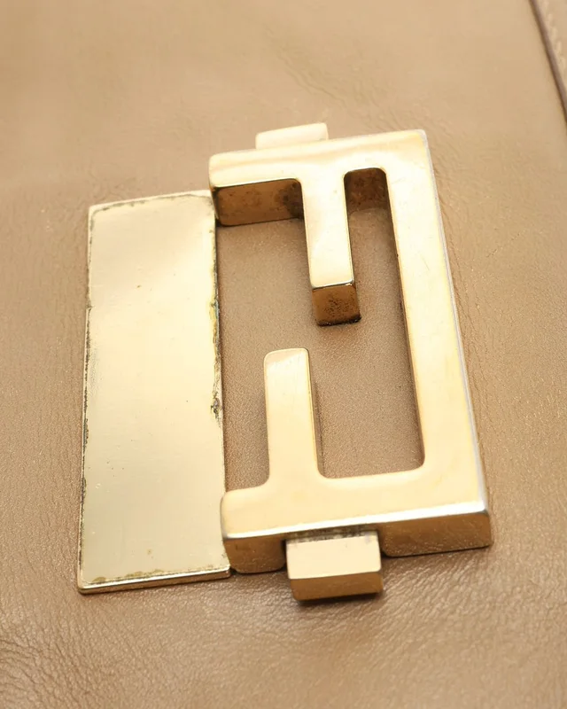 Fendi Baguette Chain Flap Bag in Leather from A Retro Tale, photo 8 of 11